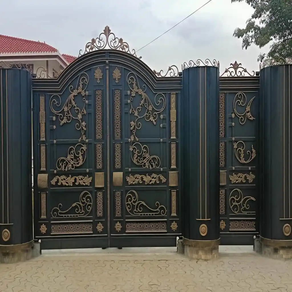 درب فرفورژه کلاسیک در کرمان درب فرفورژه کلاسیک در کرمان