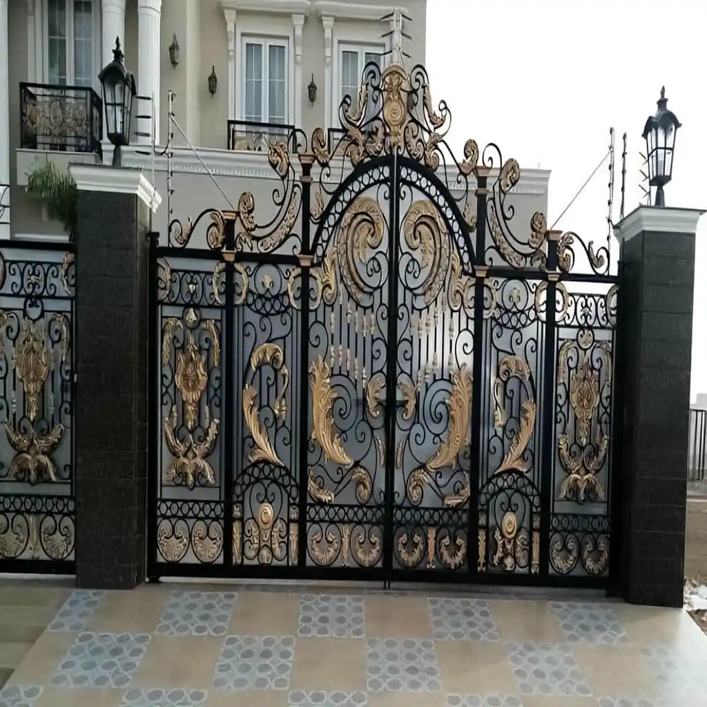 درب حیاط آهنی فرفورژه در کرمان