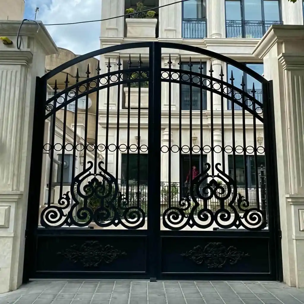 درب فرفورژه مدرن در کرمان درب فرفورژه مدرن در کرمان