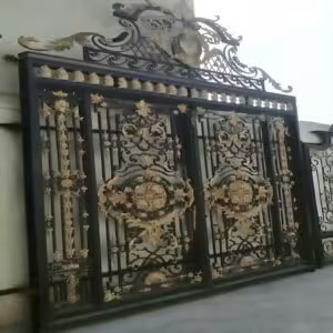 درب آهنی ورودی منزل در کرمان