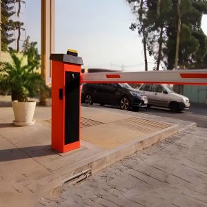 راهبند پارکینگ در کرمان با بازوی فلزی مقاوم و نصب دقیق