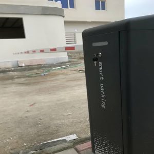 راهبند پارکینگ در کرمان با نصب پایه فلزی محکم