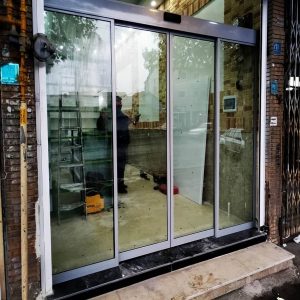 درب اتوماتیک شیشه ای کرمان با ریل کشویی روان