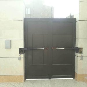 رفع صدای جک درب پارکینگ در کرمان با روانکاری لولا و مفاصل