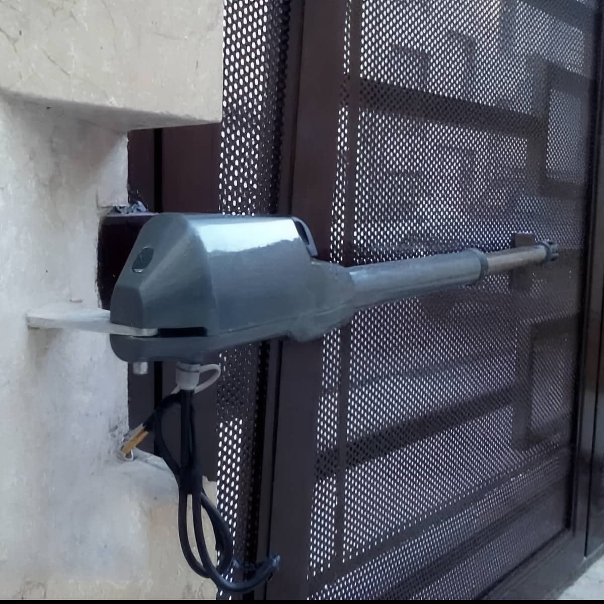 خدمات جک درب پارکینگ در کرمان با سیم کشی سنسورها