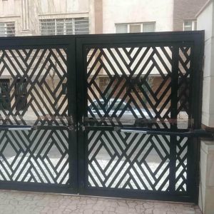 نصب و خدمات جک درب پارکینگ در کرمان با بررسی پایه و تراز دقیق