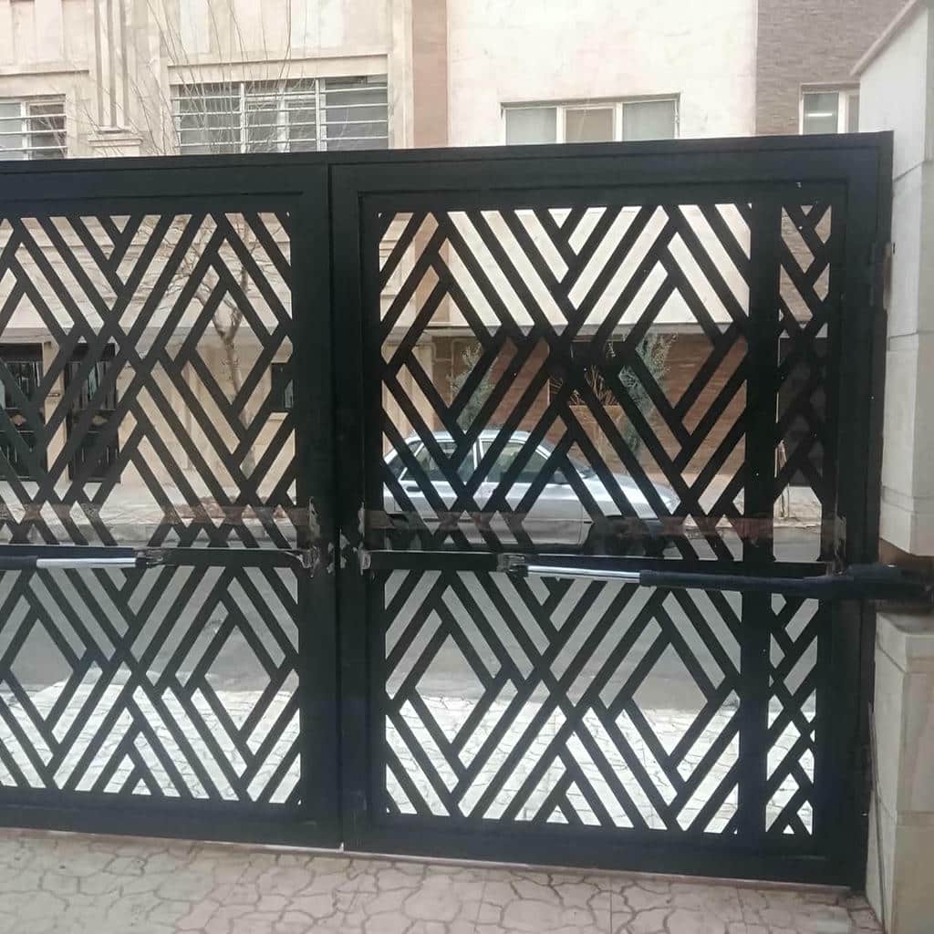 نصب و خدمات جک درب پارکینگ در کرمان با بررسی پایه و تراز دقیق