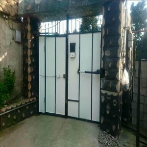 مشخصات فنی جک پارکینگ در کرمان با موتور نصب شده روی درب فلزی