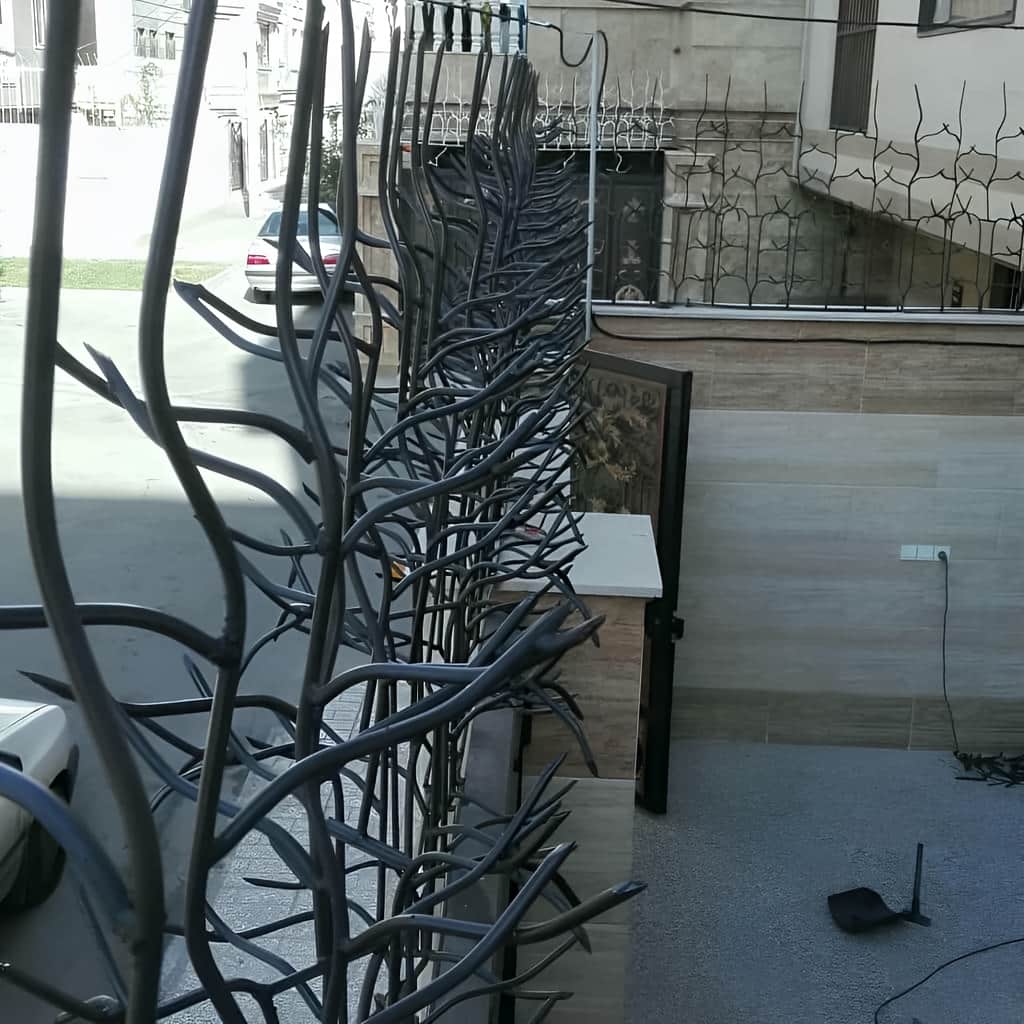 اجرای حفاظ آبشاری روی دیوار سنگی با پایه هماهنگ در کرمان