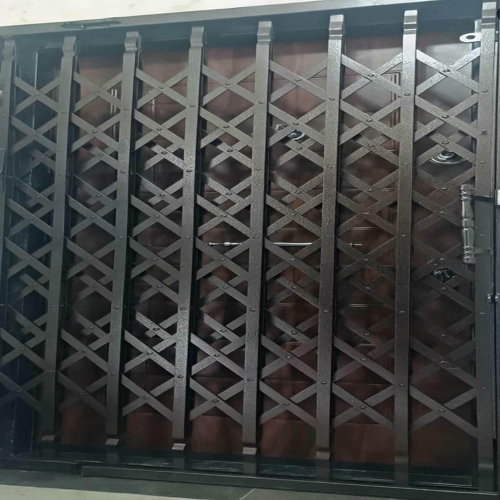 فروش درب آکاردئونی سفید طلایی با تسمه فولادی در کرمان