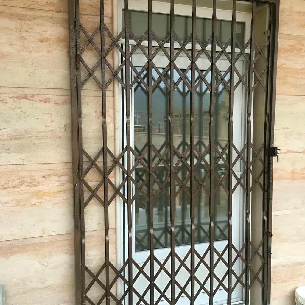 ساخت درب آکاردئونی سفید طلایی سفارشی در کرمان