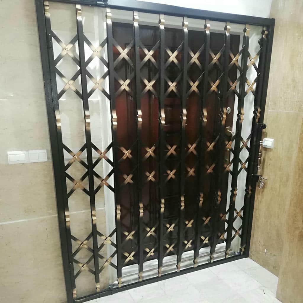 سفارش درب آکاردئونی قفل دار با اندازه‌گیری دقیق در کرمان