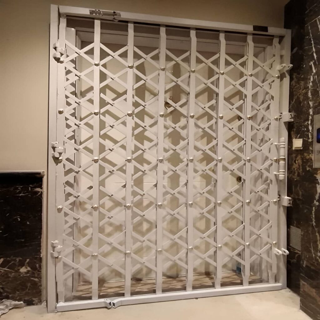 اجرای درب آکاردئونی طلایی سلطنتی با شبکه جمعشونده در کرمان اجرای درب آکاردئونی طلایی سلطنتی با شبکه جمعشونده در کرمان