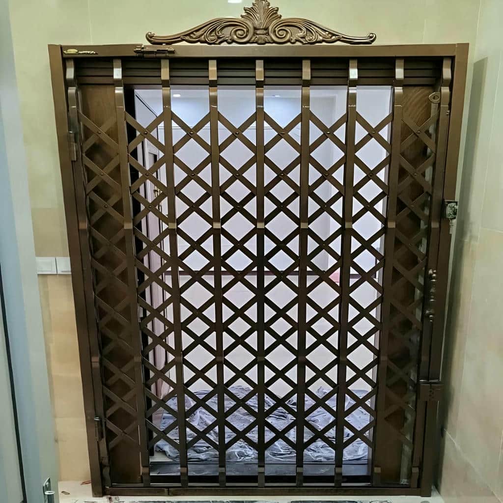 نصب درب حفاظ فلزی ورودی واحد با بررسی محل در کرمان