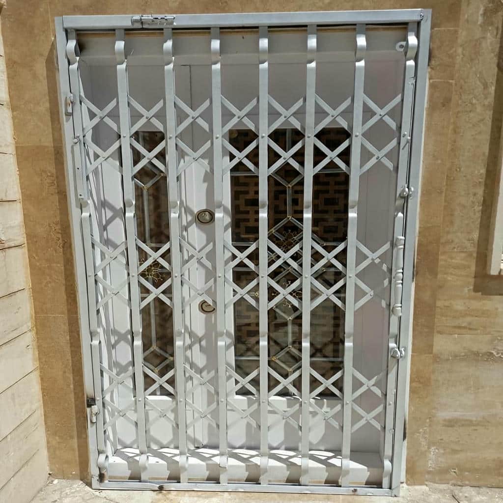 درب حفاظ فلزی ورودی واحد با پوشش کوره‌ای در کرمان