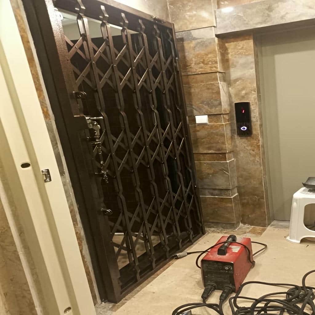 ساخت درب آکاردئونی سلطنتی گل دار سفارشی در کرمان