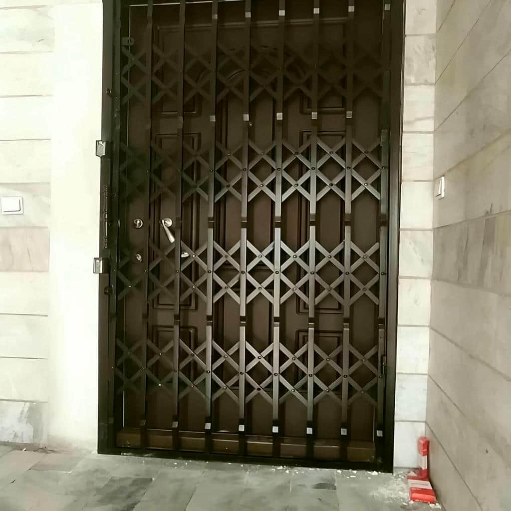سفارش حفاظ آکاردئونی سه گل برای واحد مسکونی در کرمان