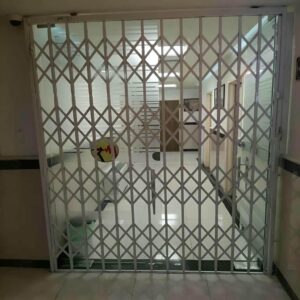 6 نمونه درب آکاردئونی تسمه پهن آهنی در کرمان