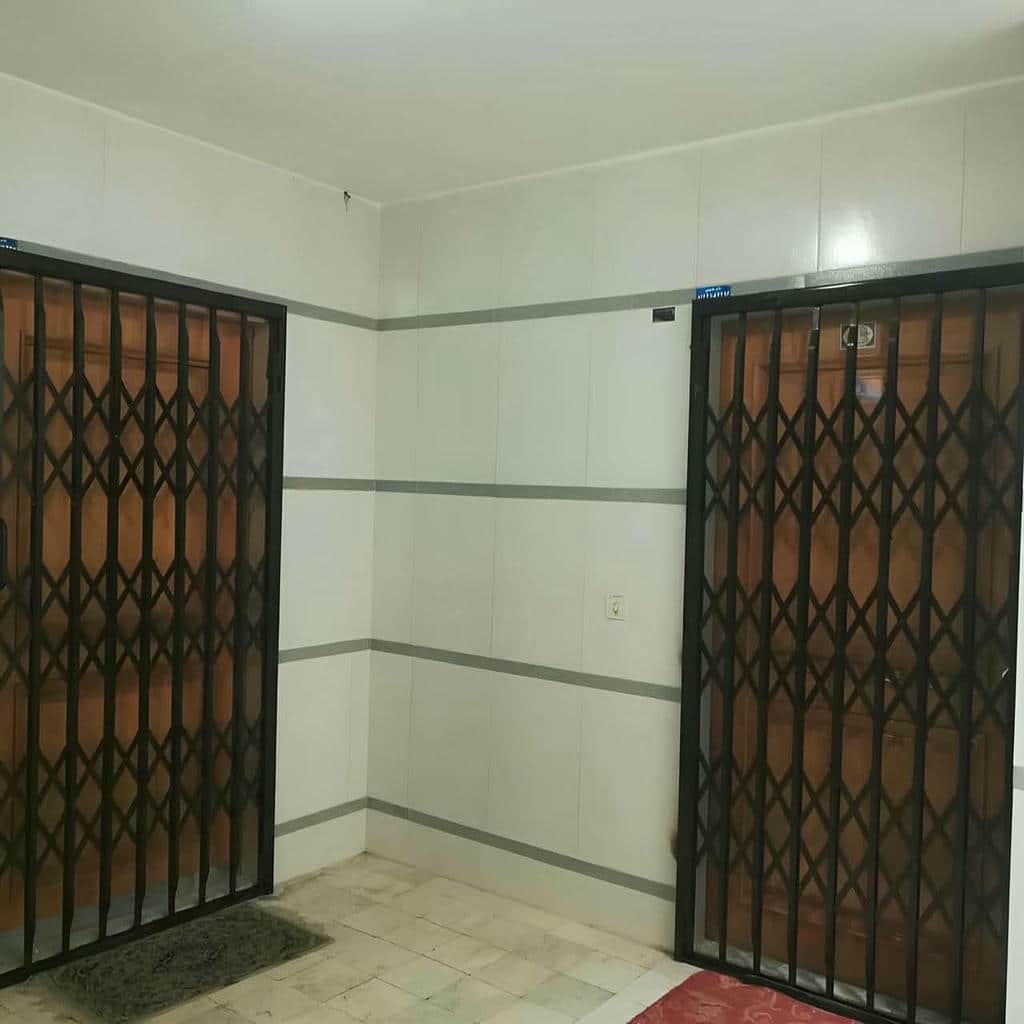 نصب درب آکاردئونی برای دفتر اداری با بررسی چهارچوب در کرمان