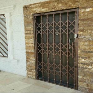 12 مدل درب آکاردئونی مدرن مشکی ورودی اداری در کرمان
