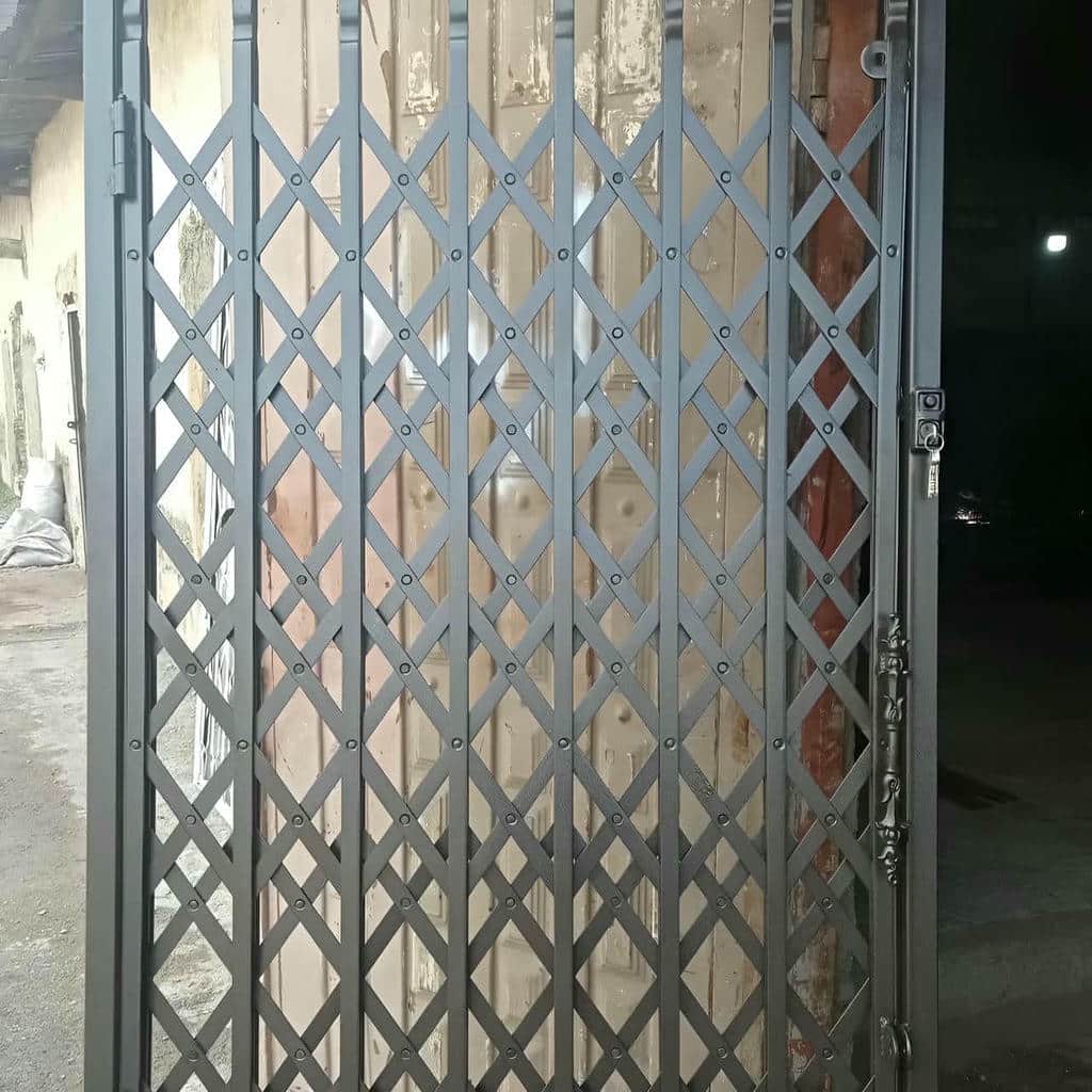 سفارش حفاظ آکاردئونی دو جداره برای ورودی مسکونی در کرمان