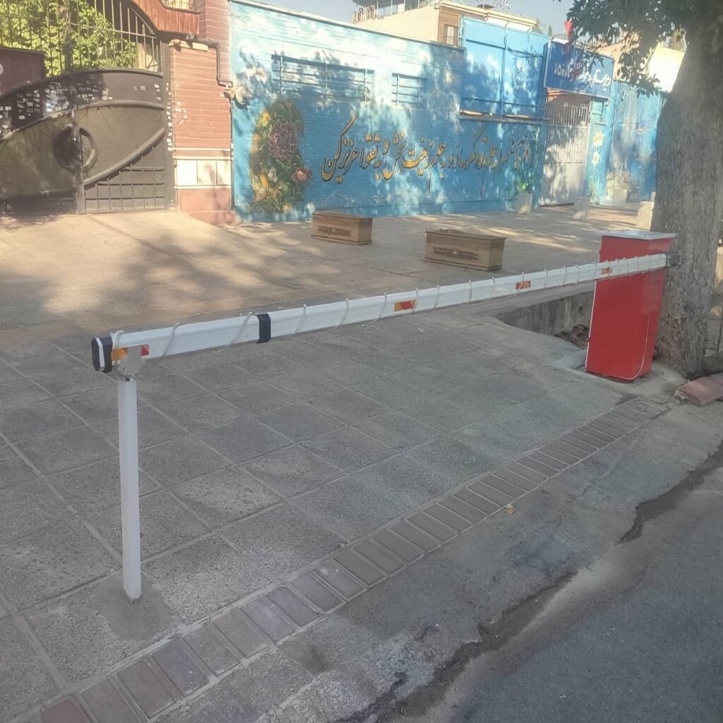 راهبند پارکینگ بازویی ورودی مجتمع مسکونی در کرمان