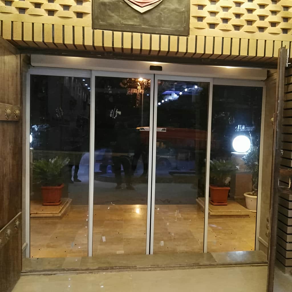 فروش درب اتوماتیک شیشه ای بانک با شیشه سکوریت در کرمان
