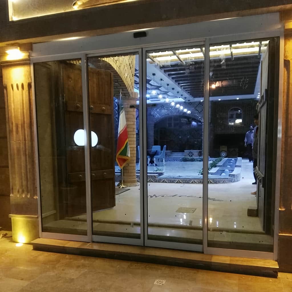 فروش درب اتوماتیک شیشه ای فریم لس پرتردد در کرمان