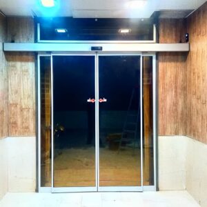 8 طرح درب اتوماتیک شیشه ای ورودی فروشگاه در کرمان
