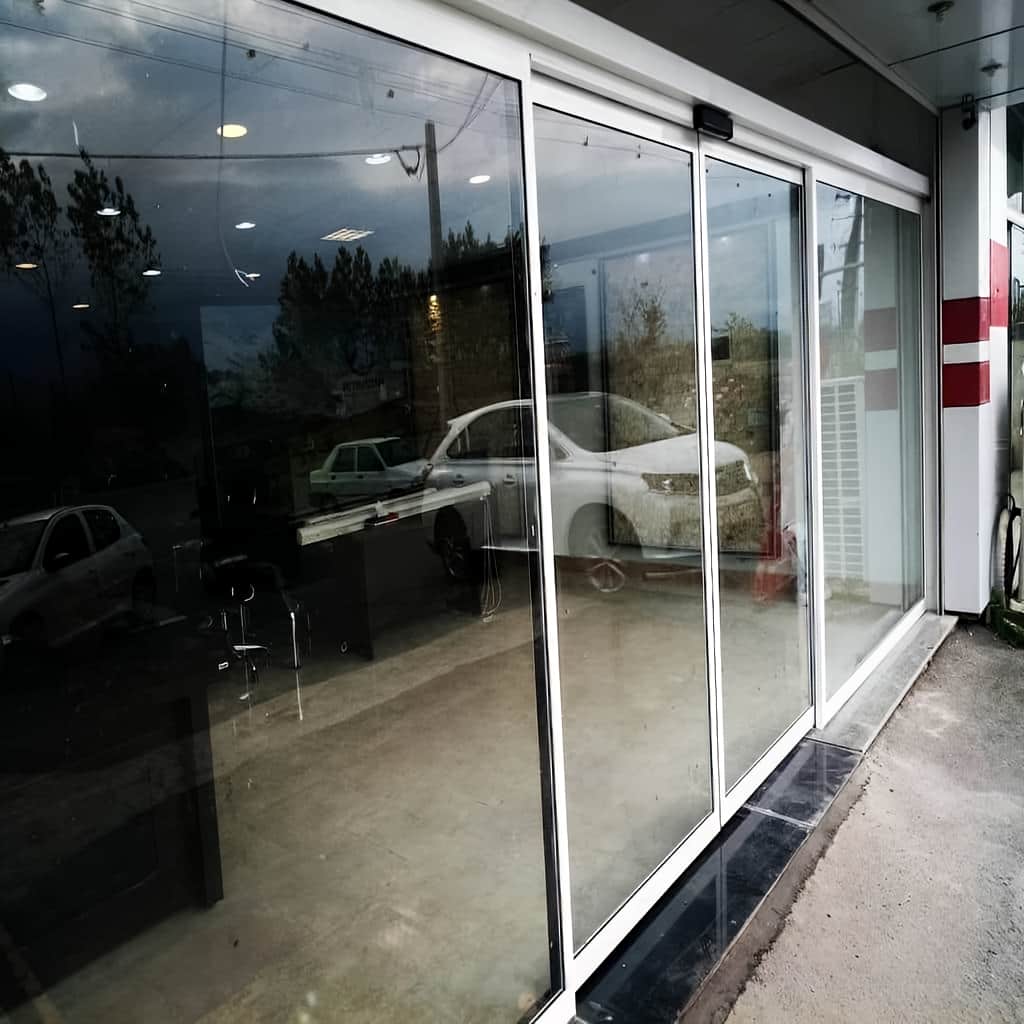 نصب درب اتوماتیک شیشه ای فریم لس دو لنگه در کرمان نصب درب اتوماتیک شیشه ای فریم لس دو لنگه در کرمان