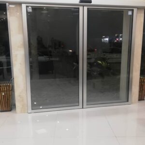 9 طرح درب اتوماتیک شیشه ای دو لنگه کشویی در کرمان