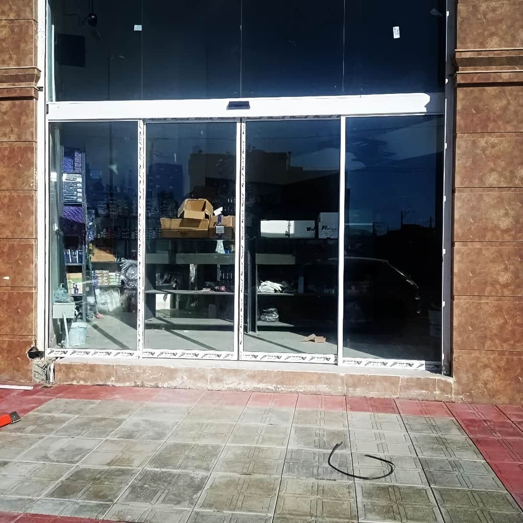 نصب درب شیشه ای سکوریت اتوماتیک دو لنگه در کرمان