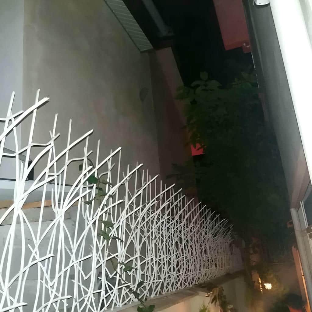 خرید حفاظ دیوار شاخ گوزنی با فرم خمکاری منظم میلگرد در کرمان