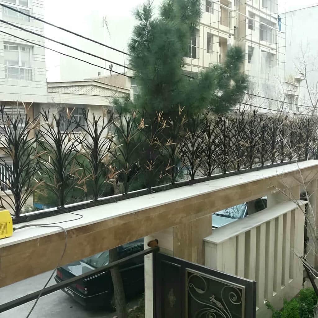 سفارش حفاظ لیلیوم ویلایی با فرم گل‌مانند هماهنگ نما در کرمان