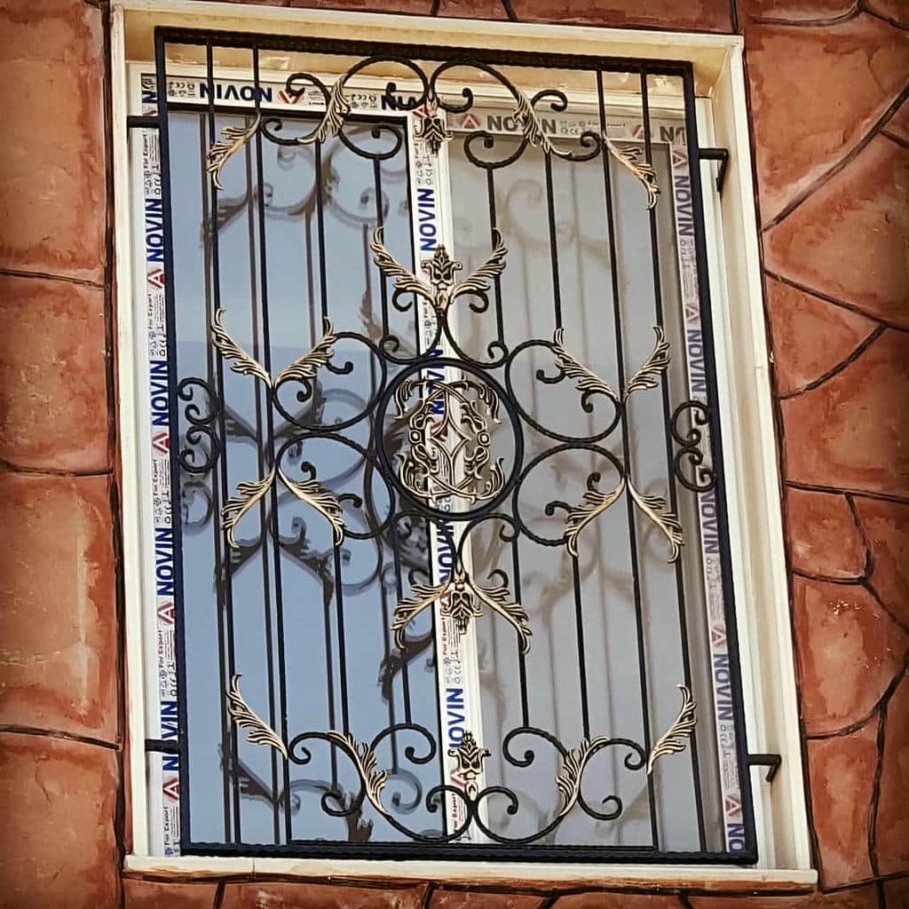 نرده پنجره فلزی شاسی‌دار کم‌تراکم برای حفظ دید در کرمان