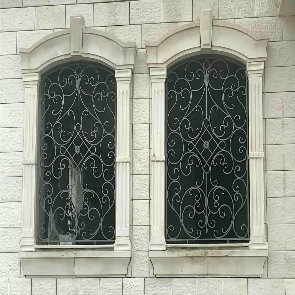 خدمات نرده پنجره فلزی شاسی‌دار با بررسی زیرکار در کرمان