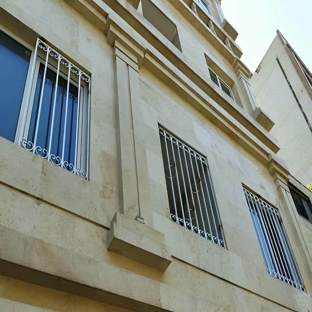 7 طرح حفاظ پنجره شیک قاب‌دار در کرمان