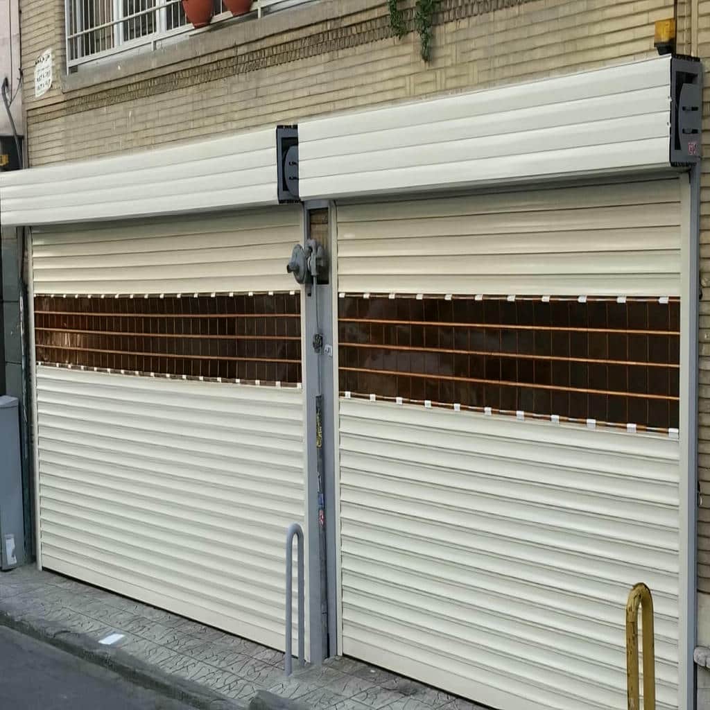 خرید کرکره برقی رنگی نمای فروشگاه در کرمان با مشاوره انتخاب طرح