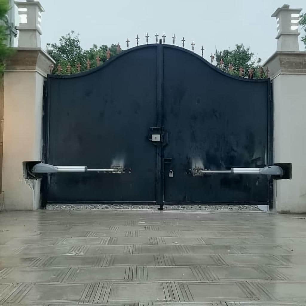 نصب جک درب حیاط سنگین روی شاسی در کرمان نصب جک درب حیاط سنگین روی شاسی در کرمان