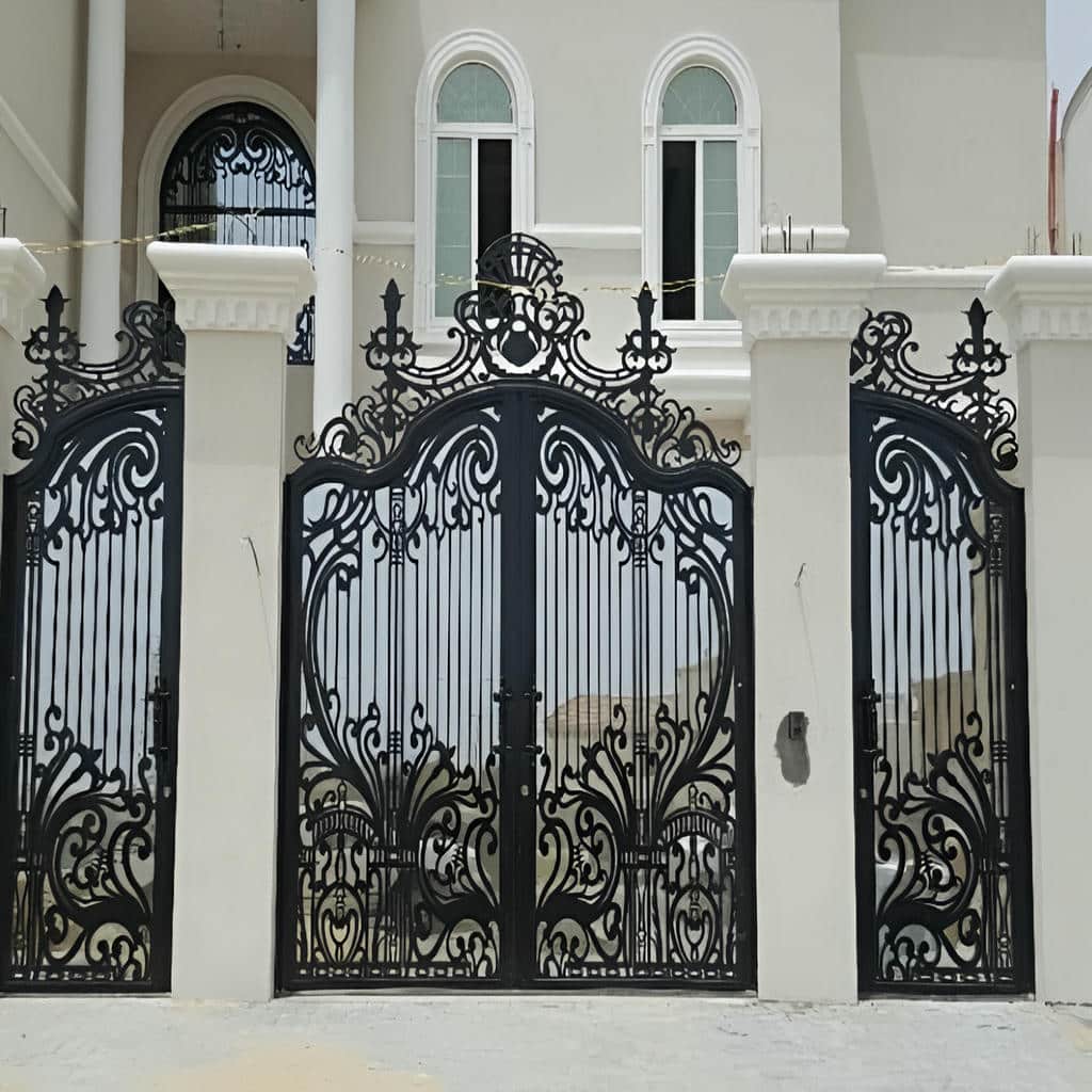 سفارش درب فلزی CNC حیاط با طرح هندسی در کرمان