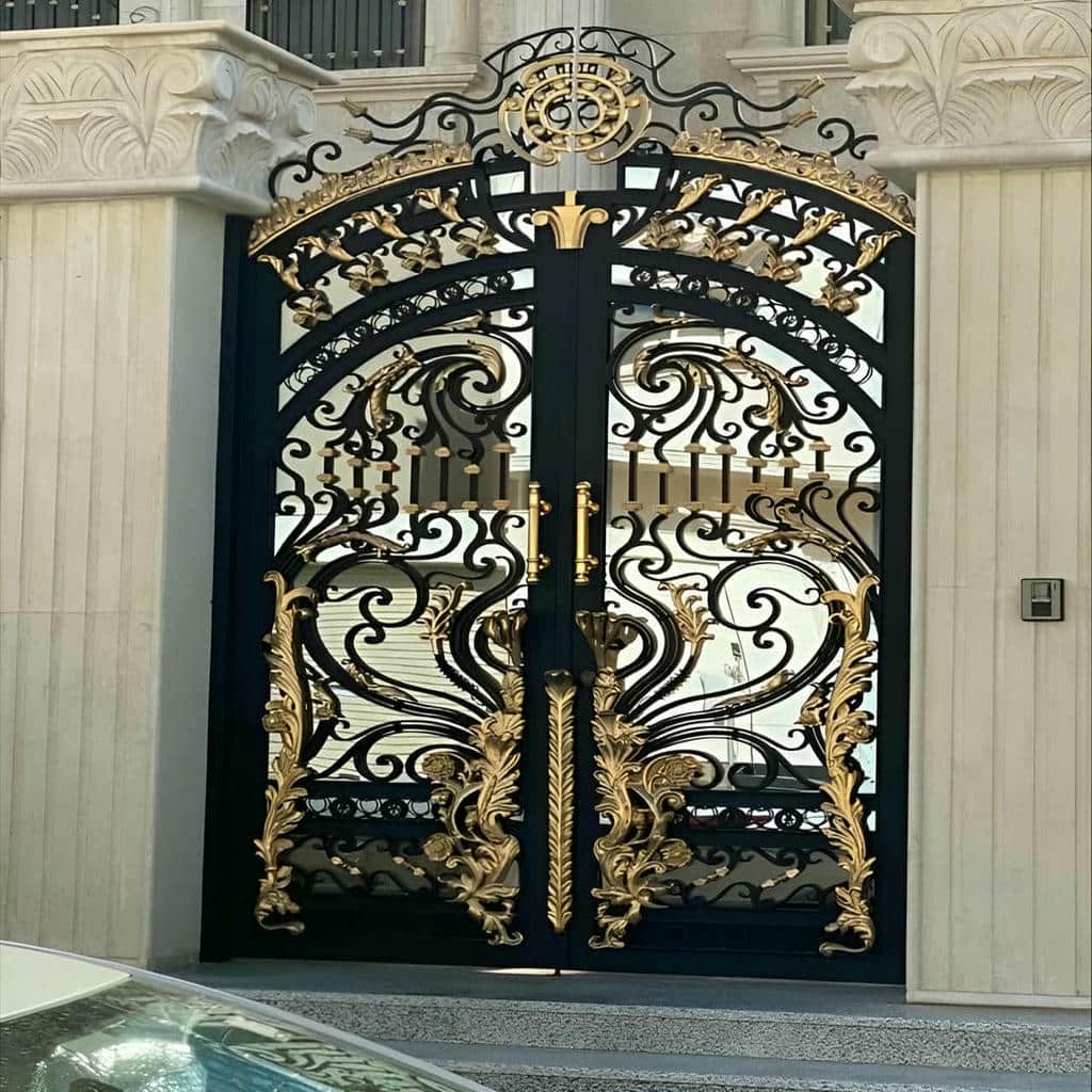 مشاوره انتخاب درب ویلایی شیشه خور فریم آهنی در کرمان