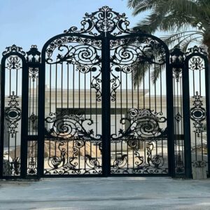 9 مدل درب ساختمان فرفورژه گل دار در کرمان