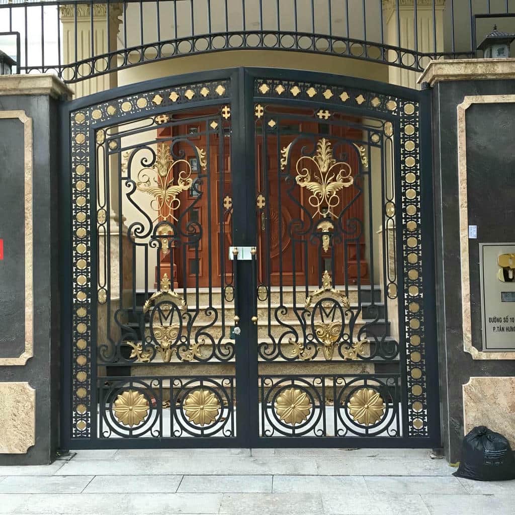 مدل ورق‌دار درب پارکینگ آهنی ریلی در کرمان با حریم بیشتر