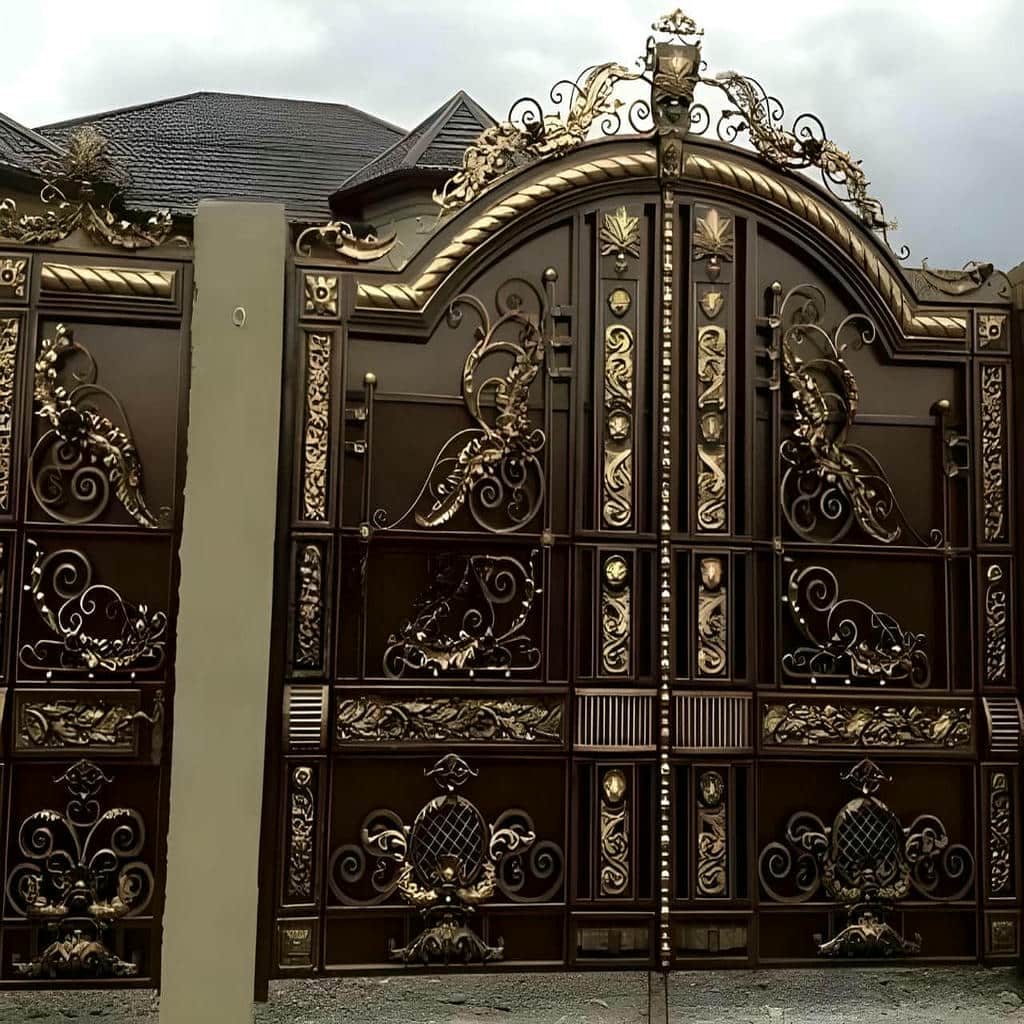 7 مدل درب پارکینگ فرفورژه نمای رومی در کرمان