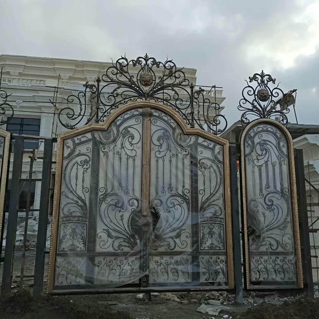 مشاوره انتخاب درب ویلایی فرفورژه نمای رومی در کرمان مشاوره انتخاب درب ویلایی فرفورژه نمای رومی در کرمان