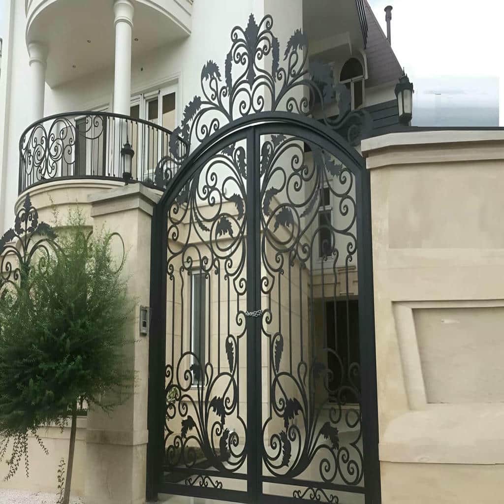 نصب درب پارکینگ مینیمال خطی با کنترل تراز قاب در کرمان