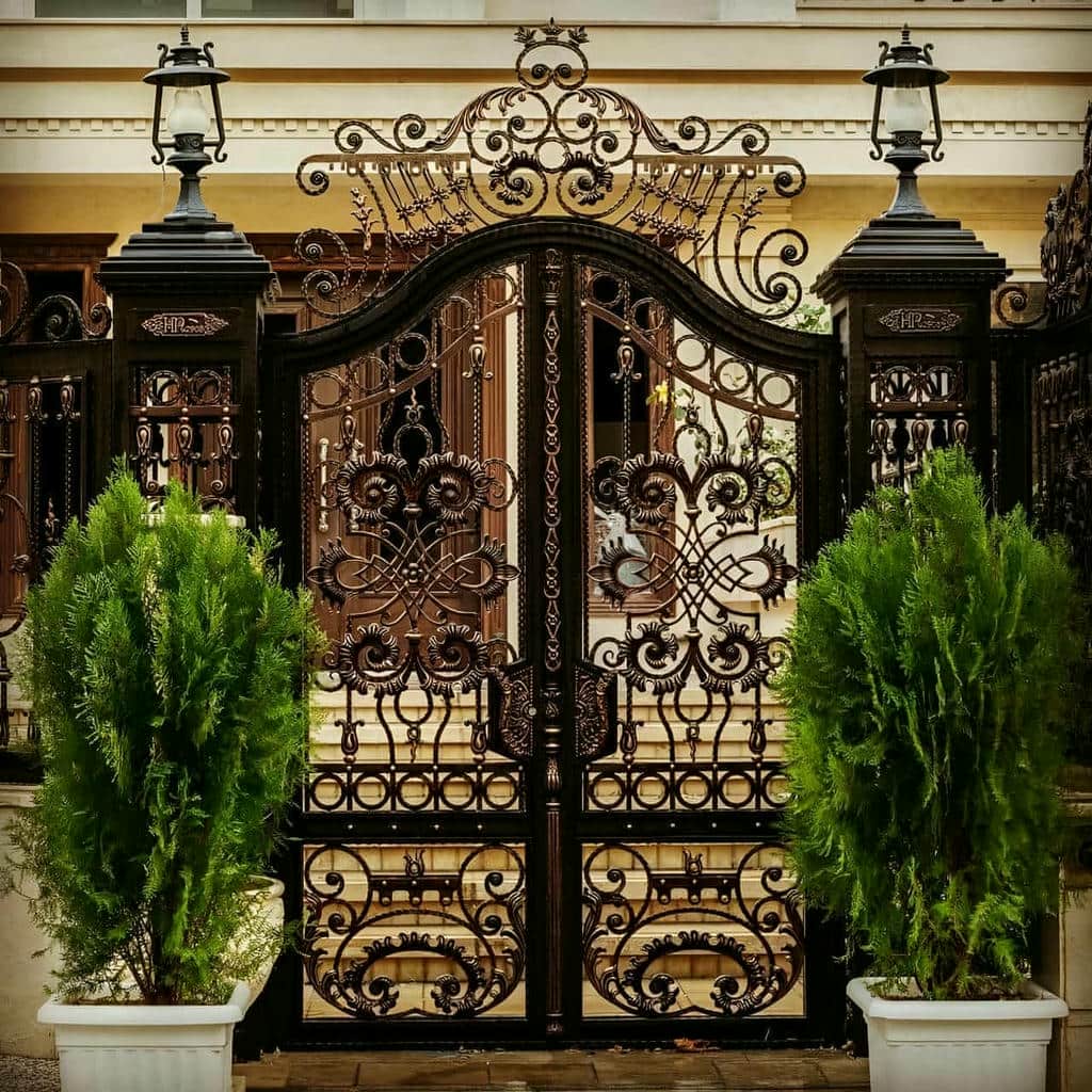ساخت درب پارکینگ ساختمان چند واحدی با شاسی مناسب در کرمان