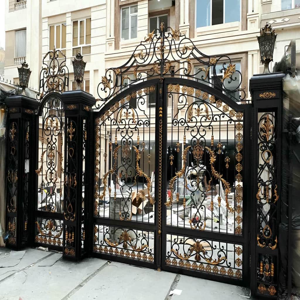7 مدل درب حیاط فرفورژه نمای رومی در کرمان