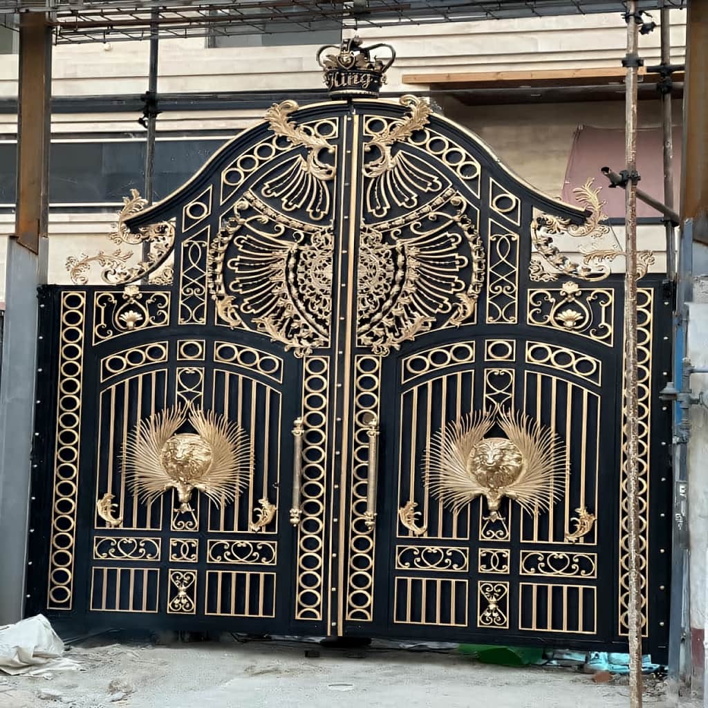 خرید درب حیاط فرفورژه نمای رومی با مشاوره تخصصی در کرمان