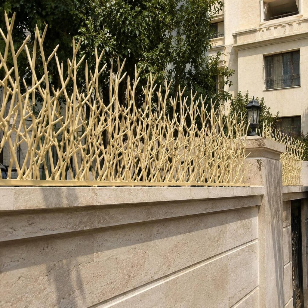 حفاظ دیوار مدرن خطی با خطوط عمودی منظم در کرمان